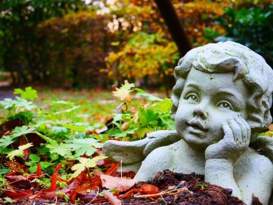 Engel Eine Engelsskulptur auf einem Mindener Friedhof